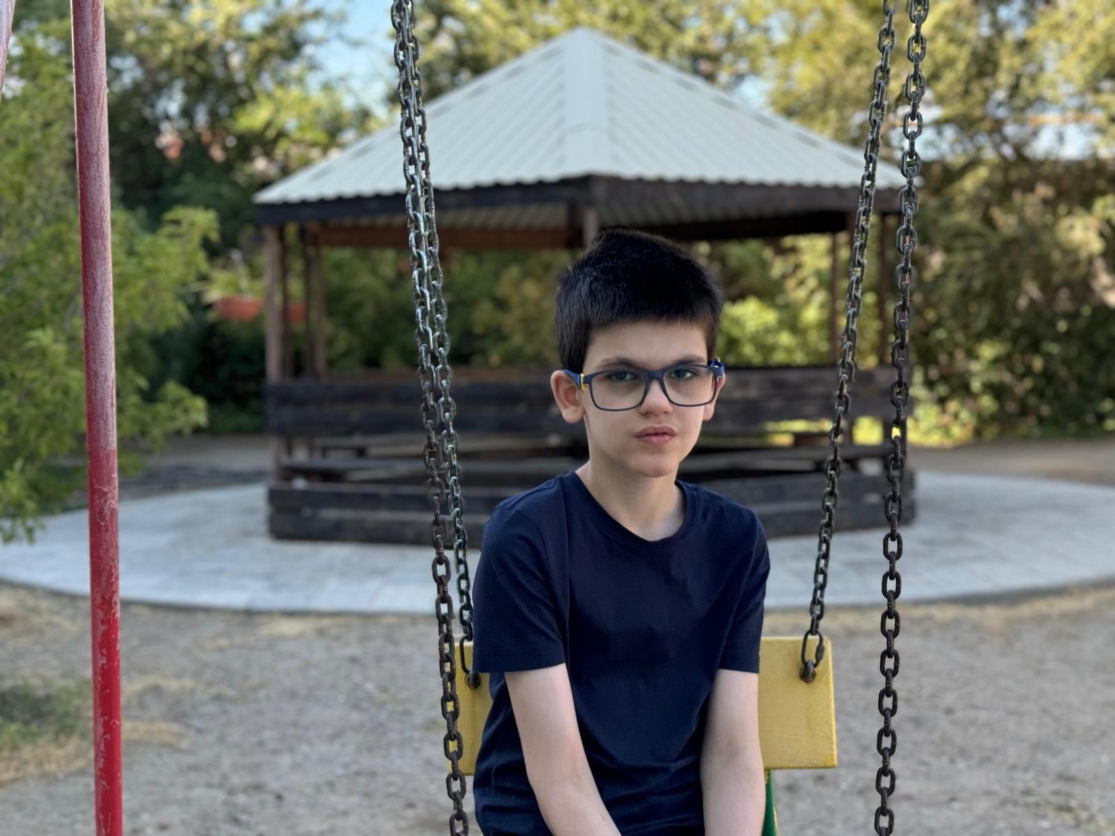 У Мухаммада аутизм с ЗПР. Ему необходим курс реабилитации для того чтобы развивать речевые и умственные навыки