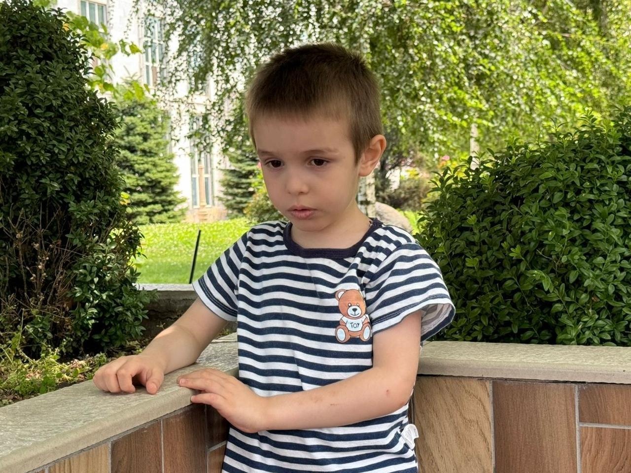 У Мухаммада задержка психоречевого развития. Ему необходим курс реабилитации