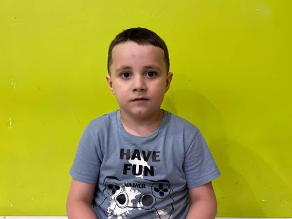 Чтобы улучшить речевые и коммуникативные навыки, Хирачи нужен курс коррекции аутизма!