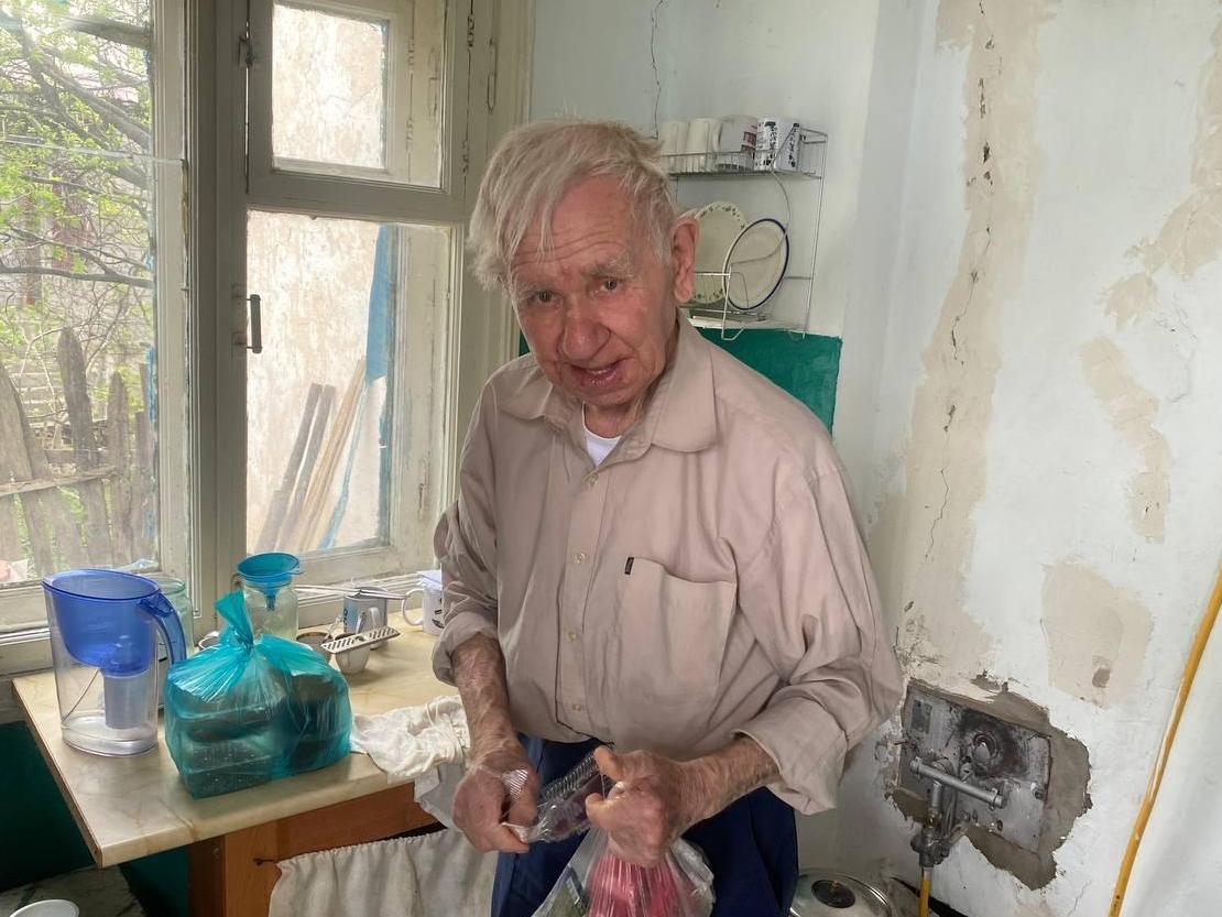Одиноким пожилым людям нужны горячие обеды!