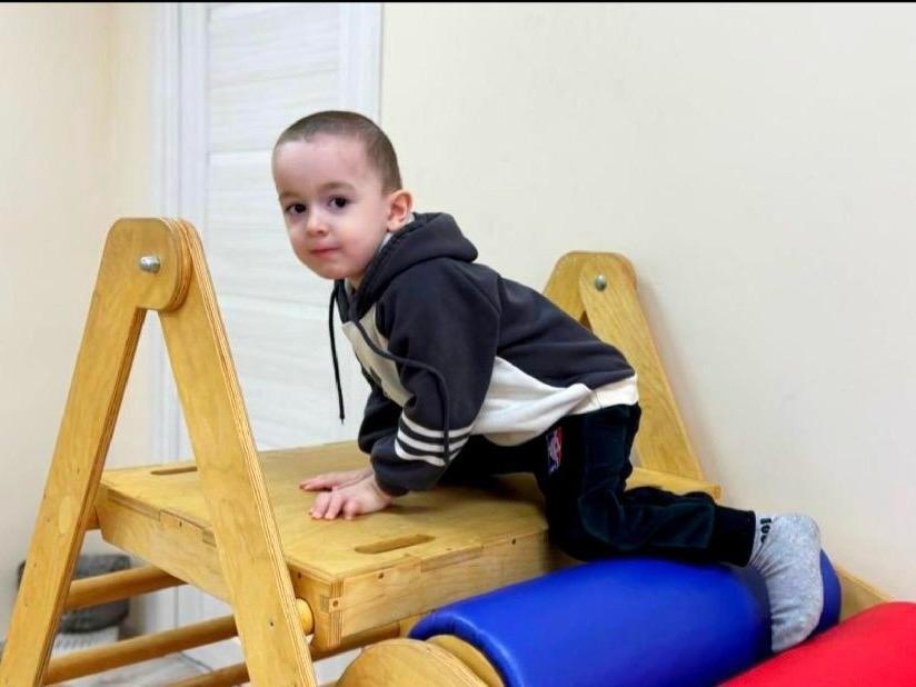 У Ислама задержка психоречевого развития. Для дальнейшего развития ему необходим курс реабилитации