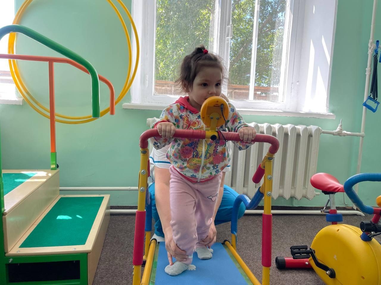 Дарина, оставшаяся без попечения родителей, нуждается в помощи нянь на время лечения в больнице!