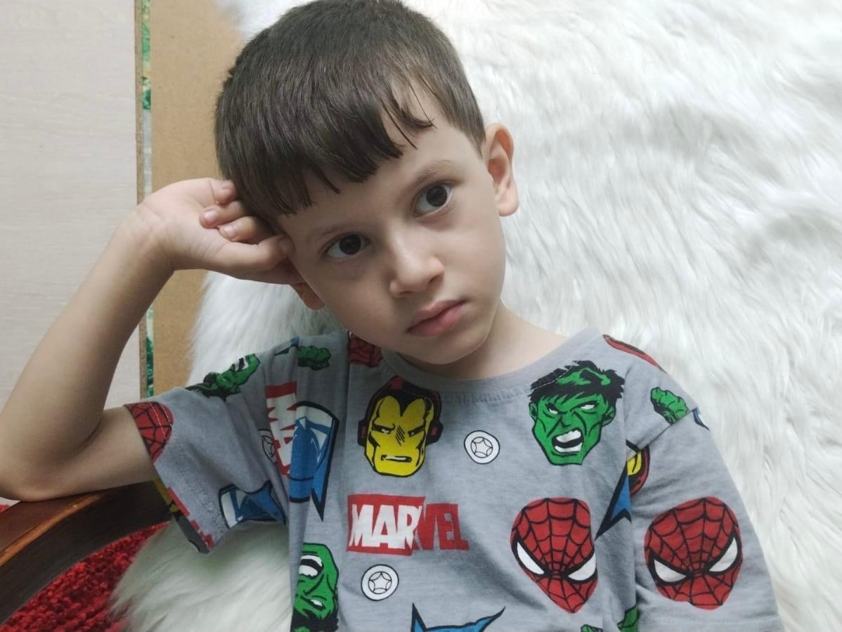 У Сайгида ЗПРР с расстройством поведения. Чтобы улучшить поведение и развитие речи, ему необходим курс реабилитации