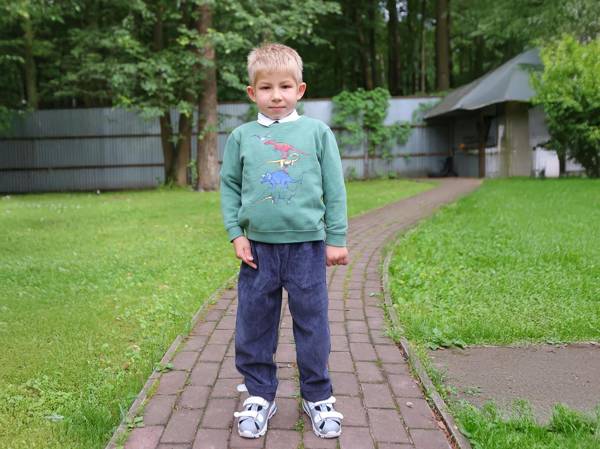 Поддержим Сашу и его семью. Поможем мальчику со СМА пройти курс реабилитации!