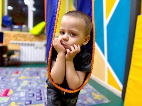 Косте нужен курс коррекции аутизма, чтобы научиться взаимодействовать с окружающими!