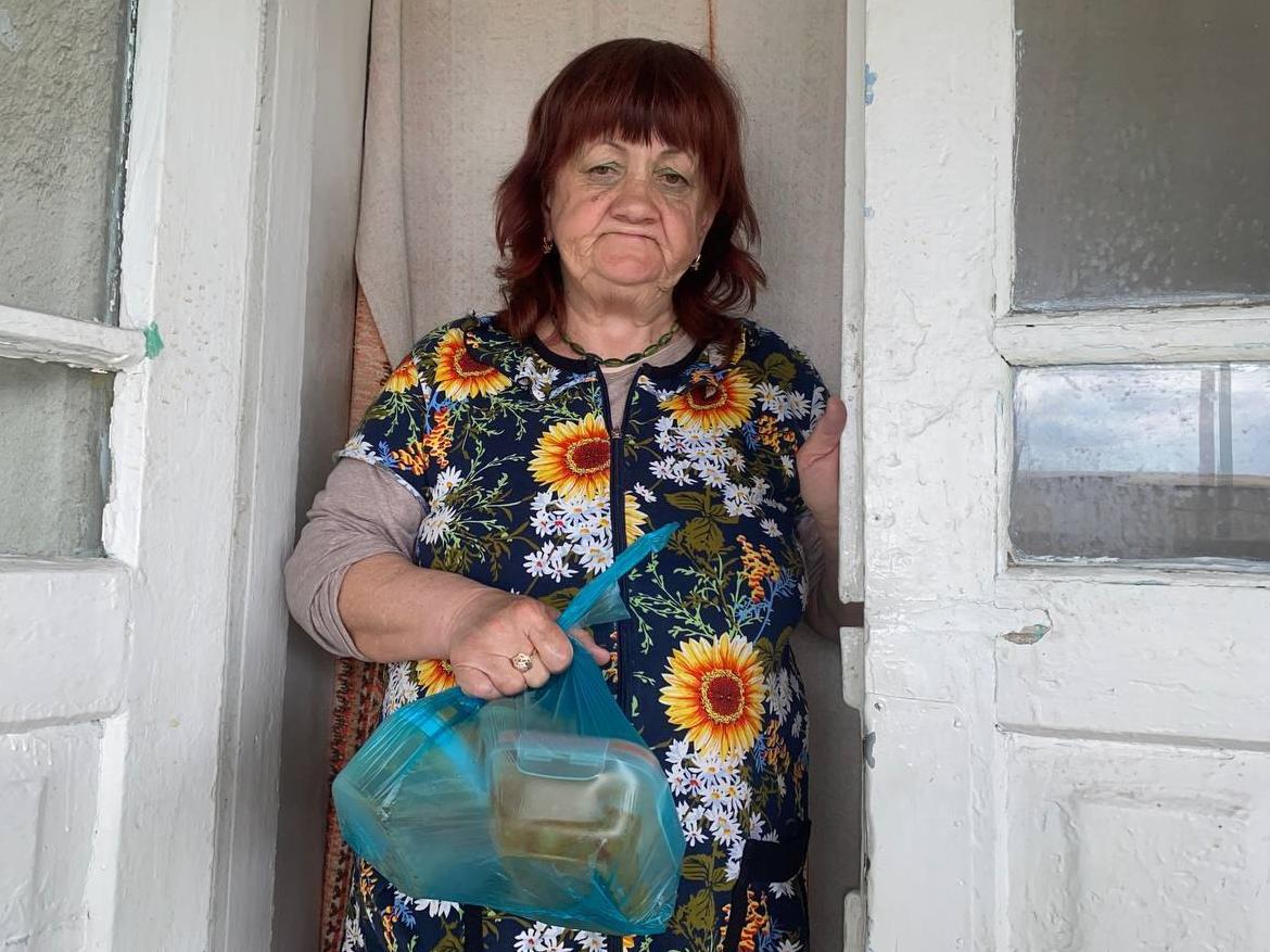 Поможем одиноким пожилым людям получать горячие обеды из социальной столовой!