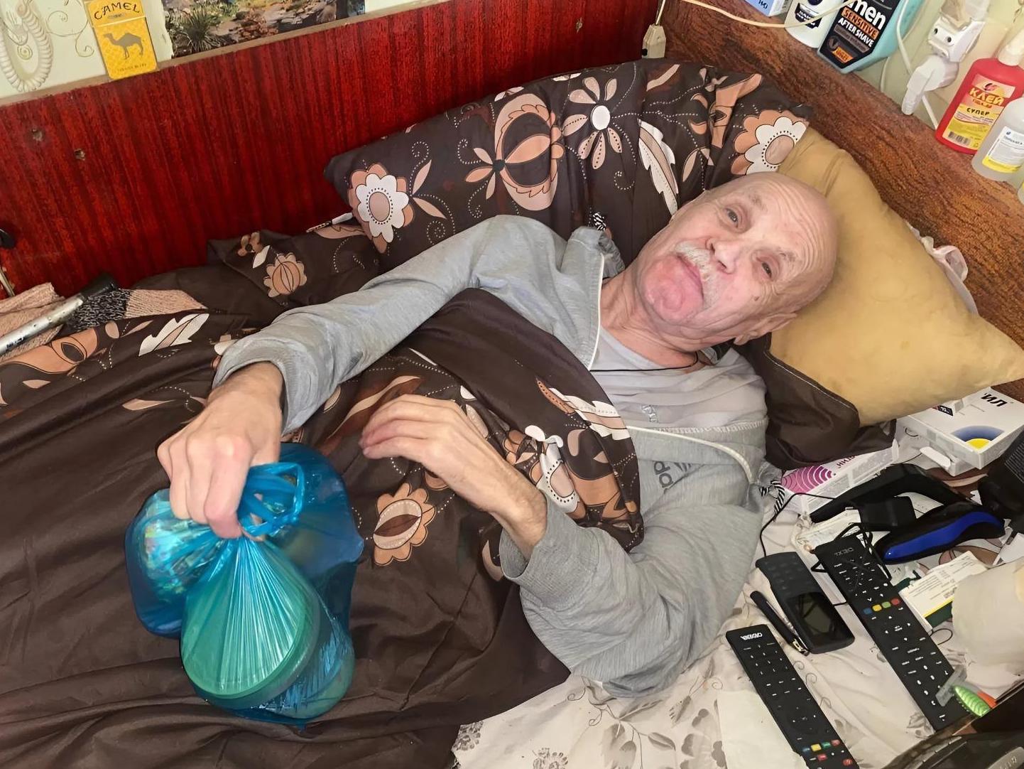 Давайте обеспечим одиноких пожилых людей горячими обедами!