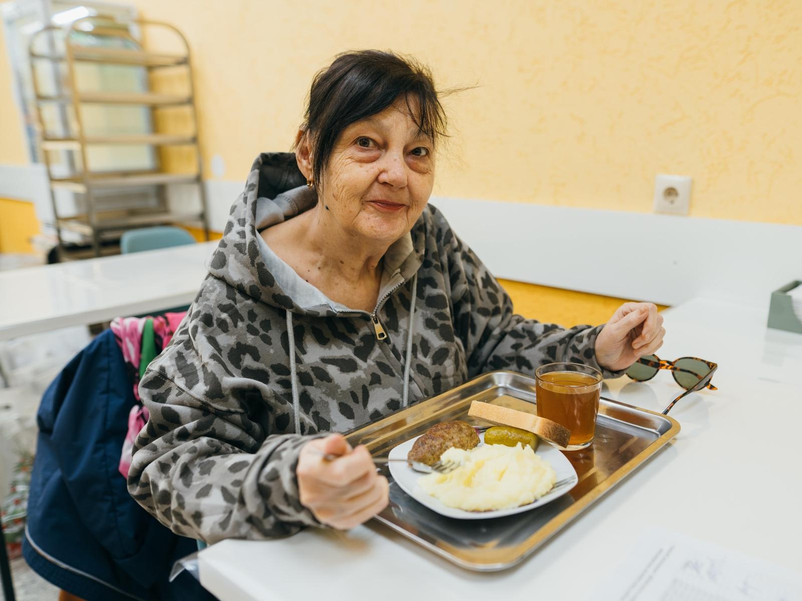 Сбор на оплату труда специалиста, который помогает одиноким пожилым людям социализироваться и посещать культурные мероприятия