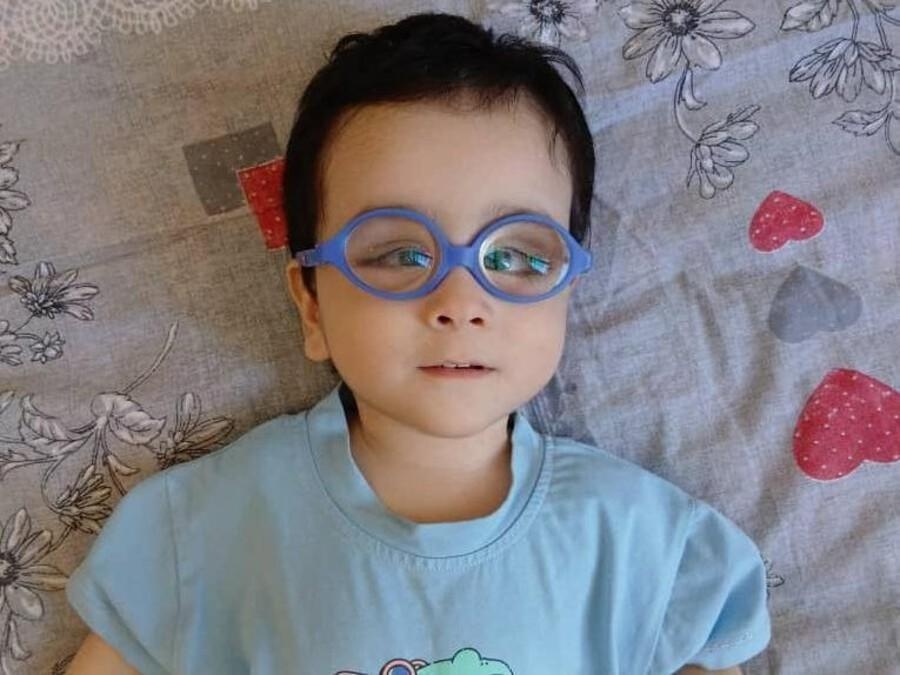 У Салимжона ретинопатия, ему необходима операция!