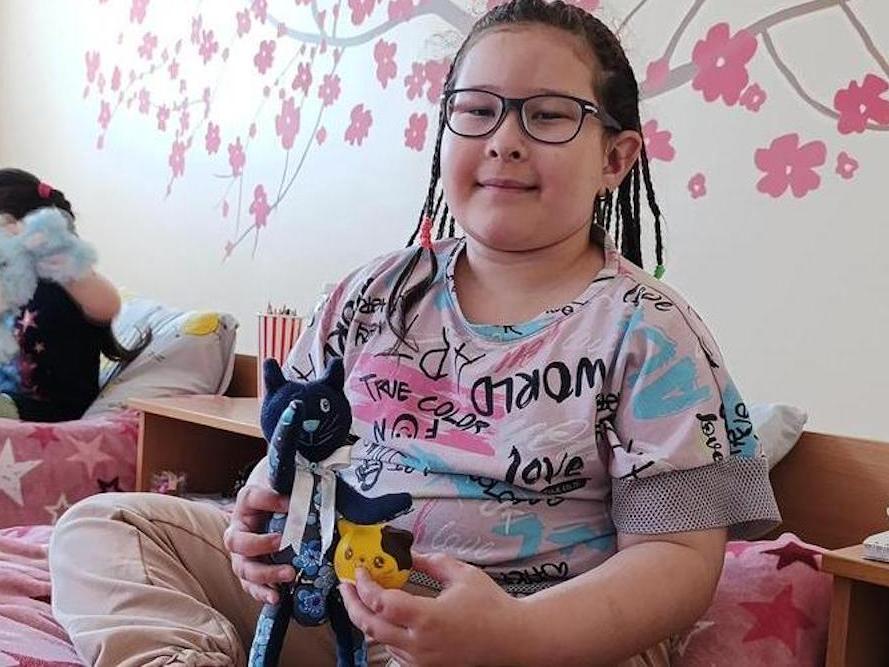 У Алисии ДЦП и спастическая диплегия, ей нужны ортопедические аппараты для голеностопных суставов