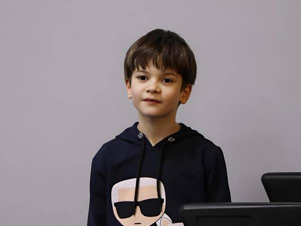 У Рамазана аутизм! Чтобы улучшить интеллектуальное и речевое развитие, ему нужны курсы реабилитации!