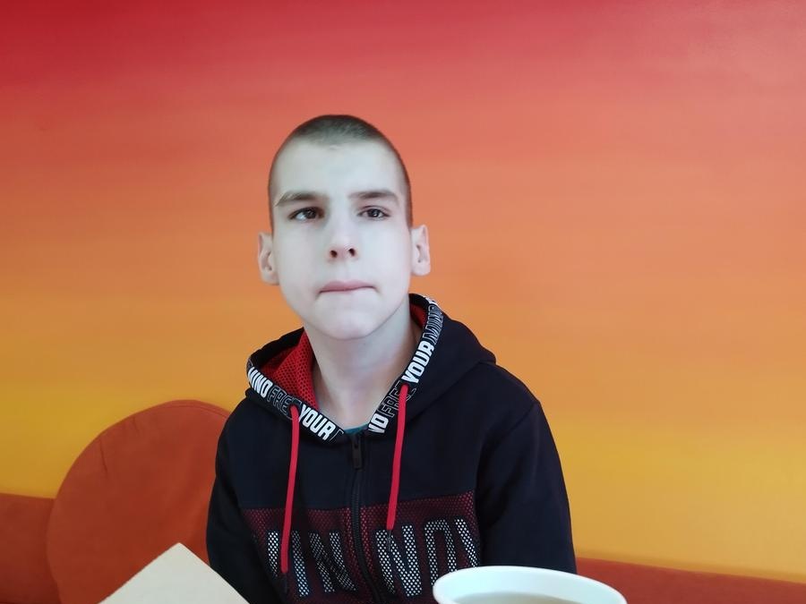 У Леонида катаракта, ему необходима операция!