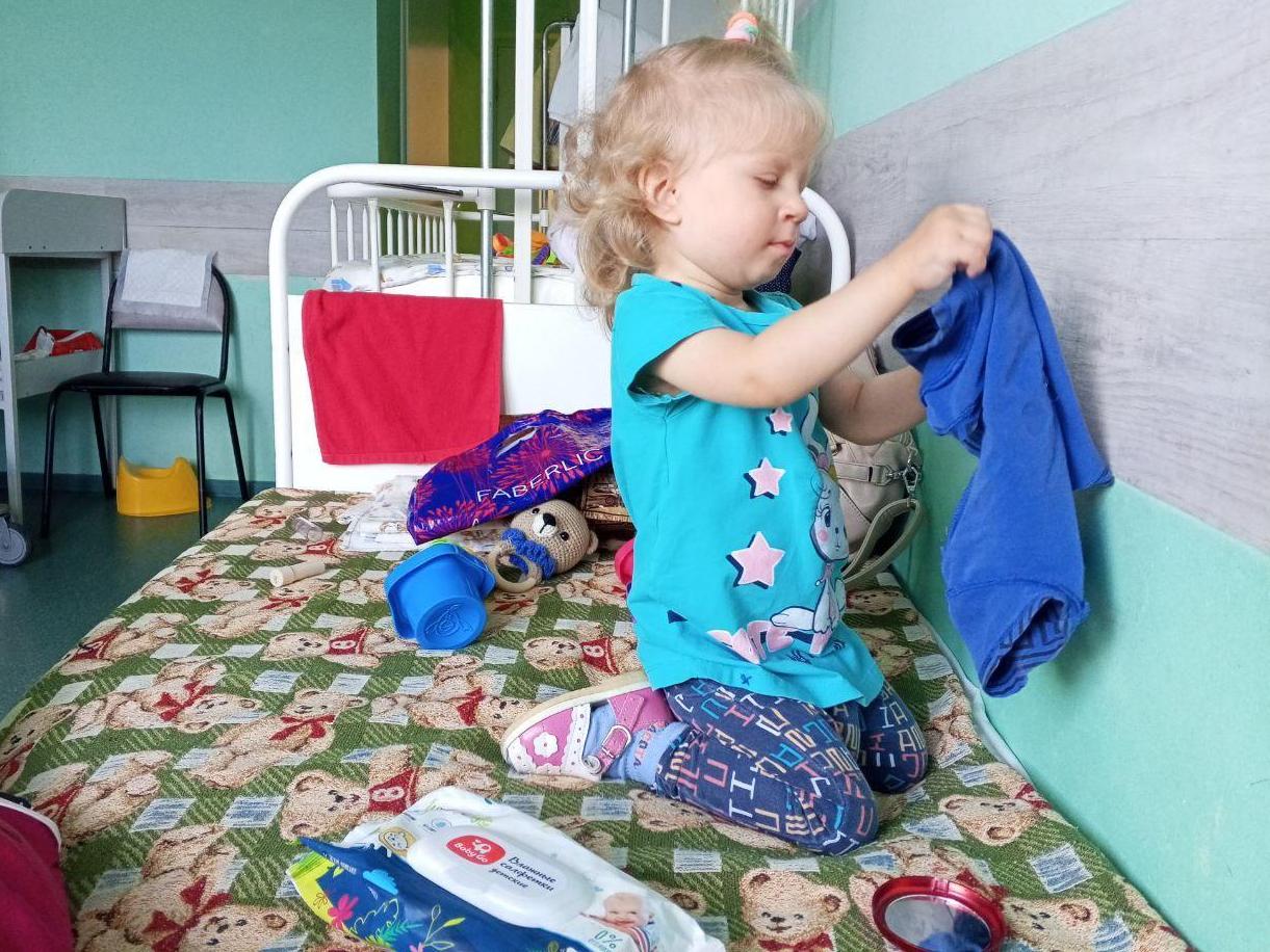 Зарина – сирота, ей необходимы уход и присмотр заботливых нянь на время лечения!