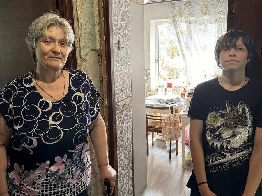 Olga Vladimirovna and her grandson Ivan need help – help them buy household appliances
