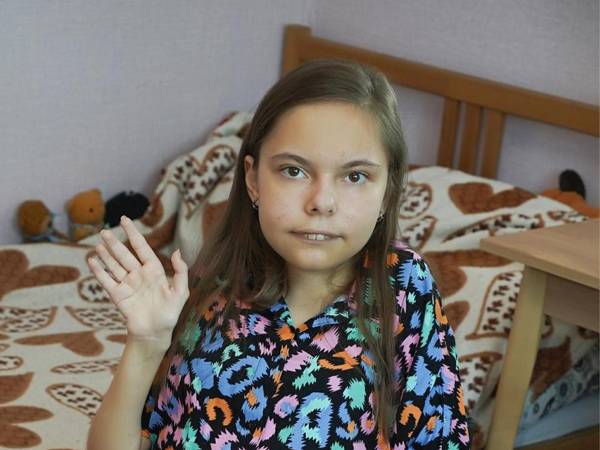 У Алисы СМА и быстро прогрессирующий сколиоз — поможем оплатить операцию по коррекции и фиксации позвоночника!