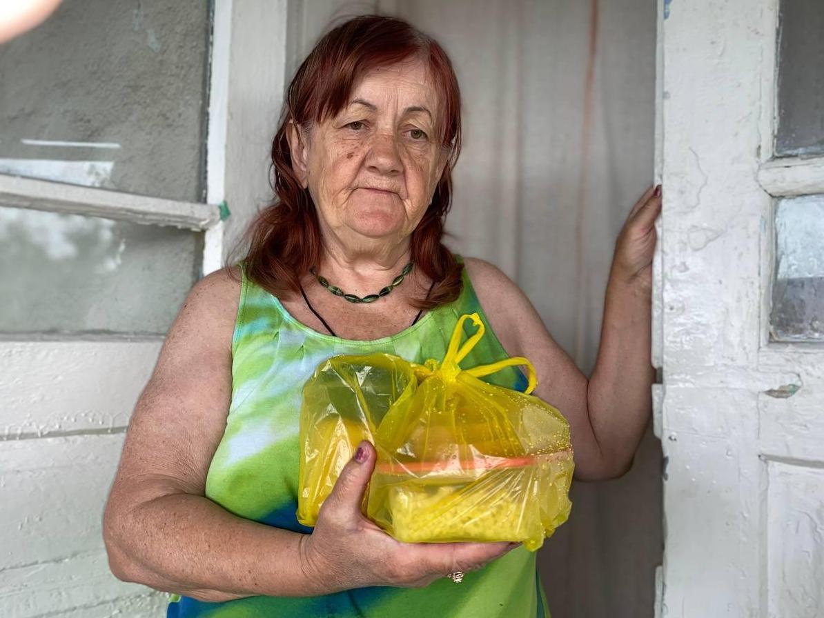 Помогите одиноким пожилым людям - им нужны продукты питания!