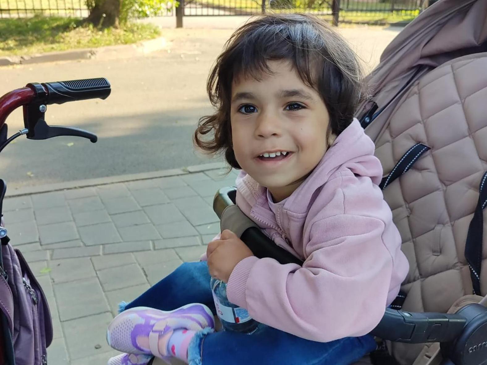 У Саньюры опухоль головного мозга. Ей нужно пройти специальное обследование для контроля болезни