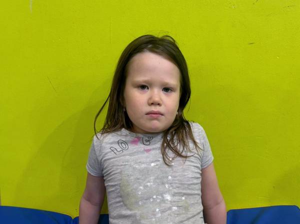 Чтобы Аиша начала говорить, ей необходимо пройти курс коррекции аутизма!