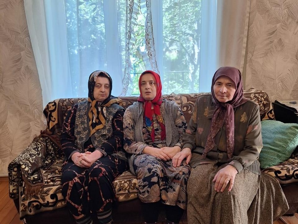 Let's help the Batuch family and their daughters