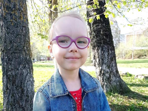 У Сони ДЦП, нарушение осанки и походки. Ей необходима специальная коляска, которая поможет правильно держать спину