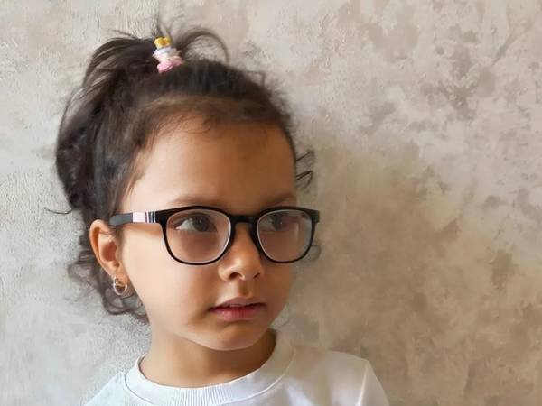 У Марям ретинопатия 5 степени, ей нужна операция на глаза!