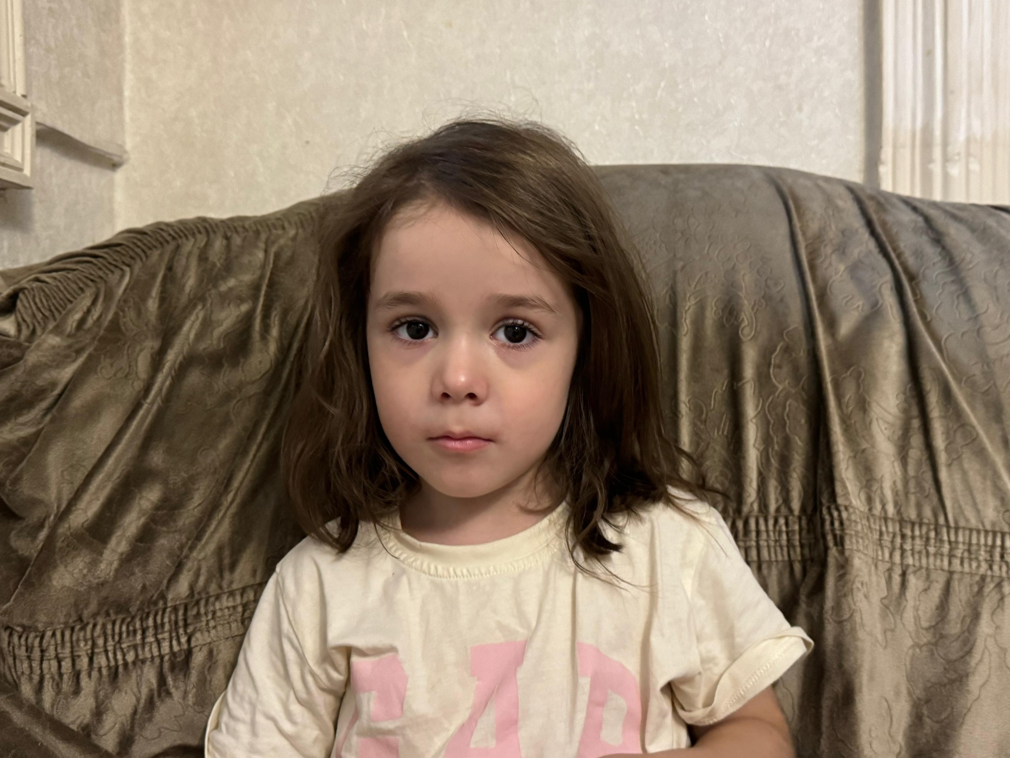 У Сузи аутизм. Ей необходима помощь специалистов, чтобы улучшить речевые и умственные навыки
