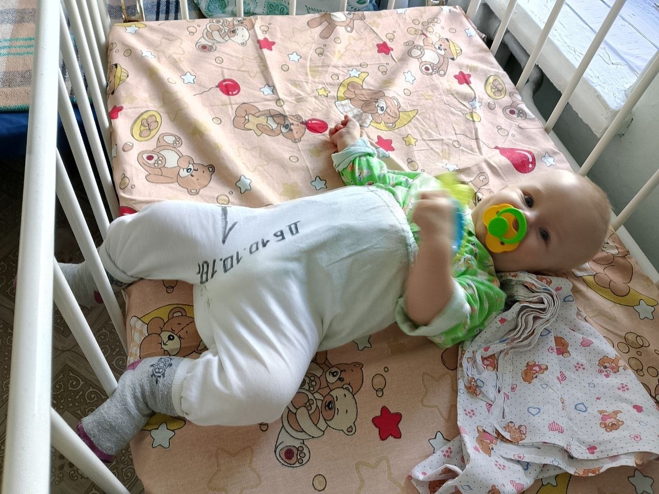 Гриша, оставшийся без попечения родителей, нуждается в помощи нянь на время лечения в больнице!