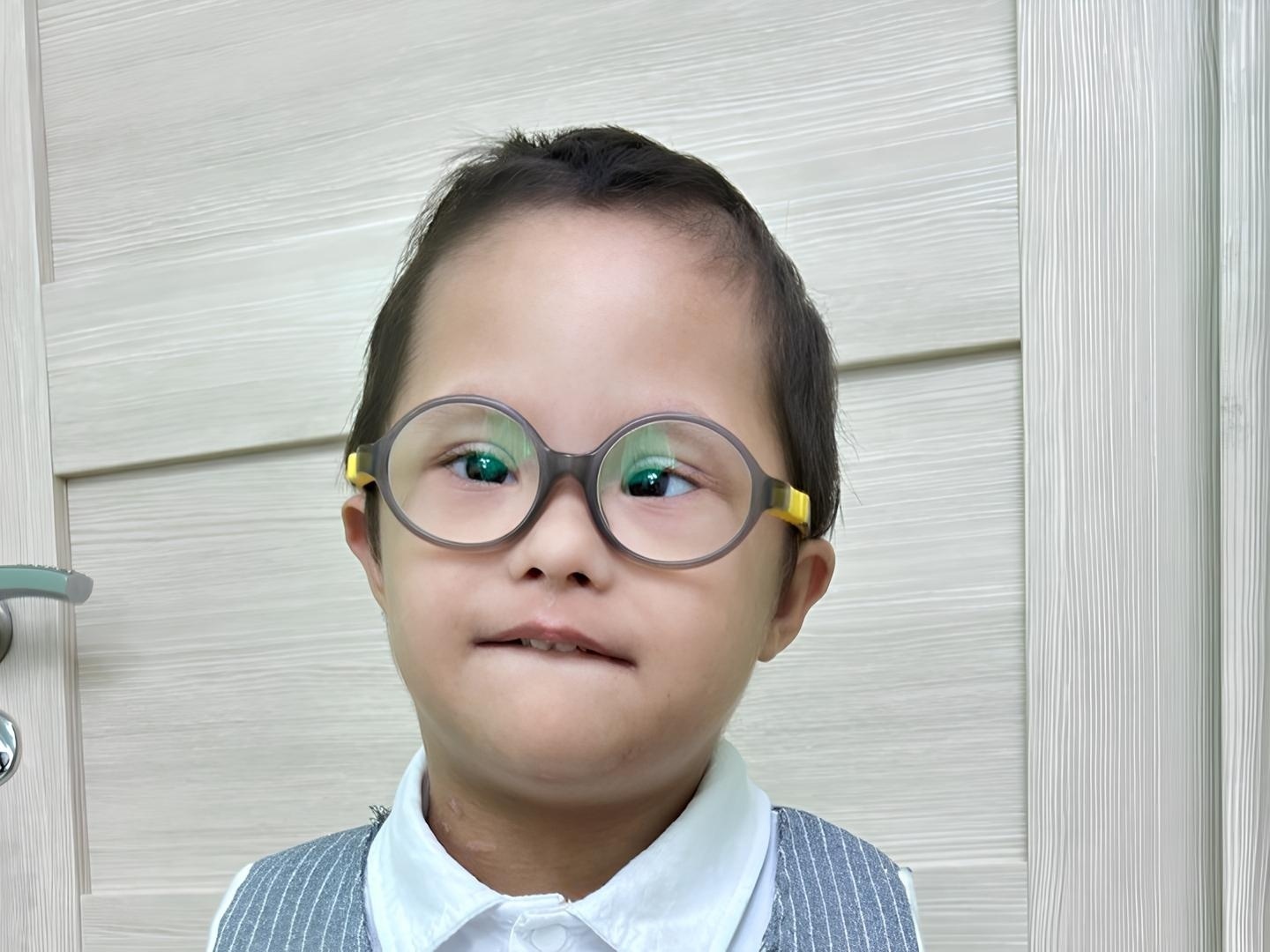 Kolya and other orphans need the care of professional nannies!