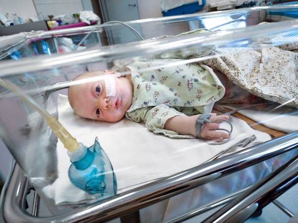 У Вани недоразвитa нижняя челюсть, ему необходимa оперaция