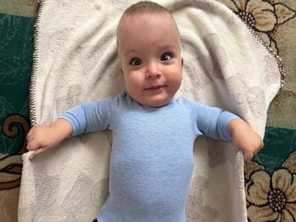 У Мухаммада спина бифида. Для улучшения его состояния и качества жизни ему необходим курс реабилитации