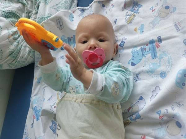 Руслан – сирота, он нуждается в помощи нянь на время лечения в больнице!