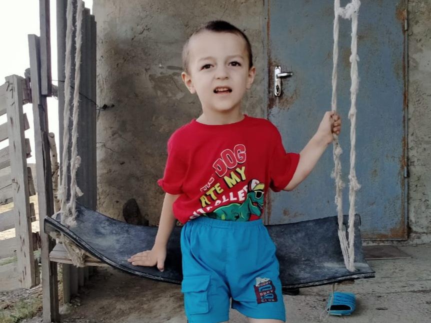 Little Ali doesn't talk, he needs a rehabilitation course.
