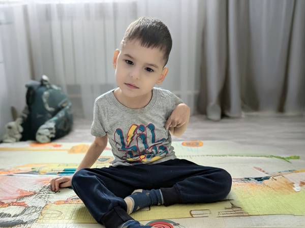 Самиру с ДЦП нужна активная коляска, чтобы он снова мог играть и быть самостоятельным!