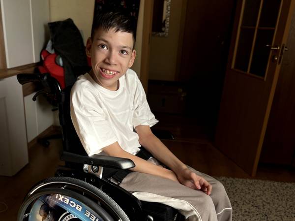 У Миши ДЦП, ему необходима реабилитация