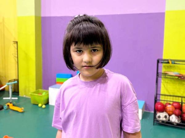 У Динары аутизм! Чтобы научиться говорить, ей необходимо пройти курс интенсивных занятий!