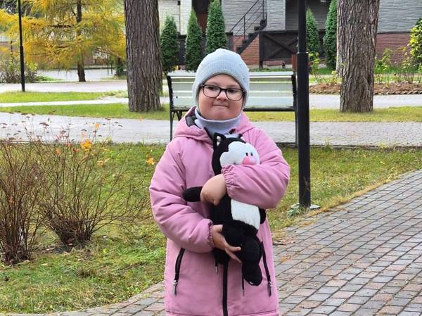 Еве необходим курс ЛФК, чтобы улучшить двигательные навыки и стать самостоятельнее!