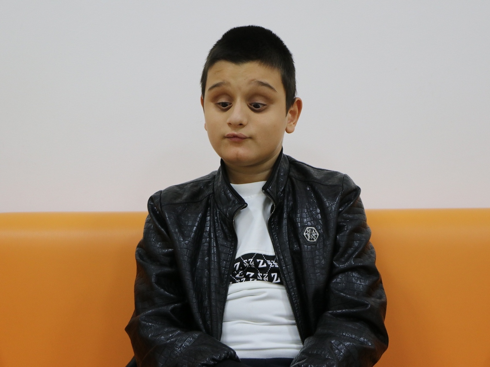 У Магомеда ДЦП, ему нужна реабилитация
