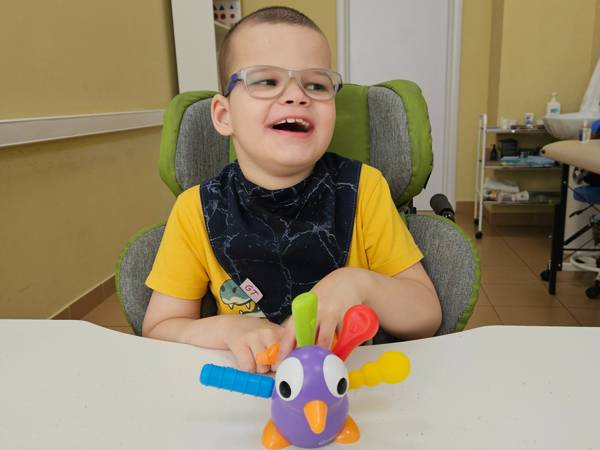 У Кирилла ДЦП, ему нужен курс реабилитации!