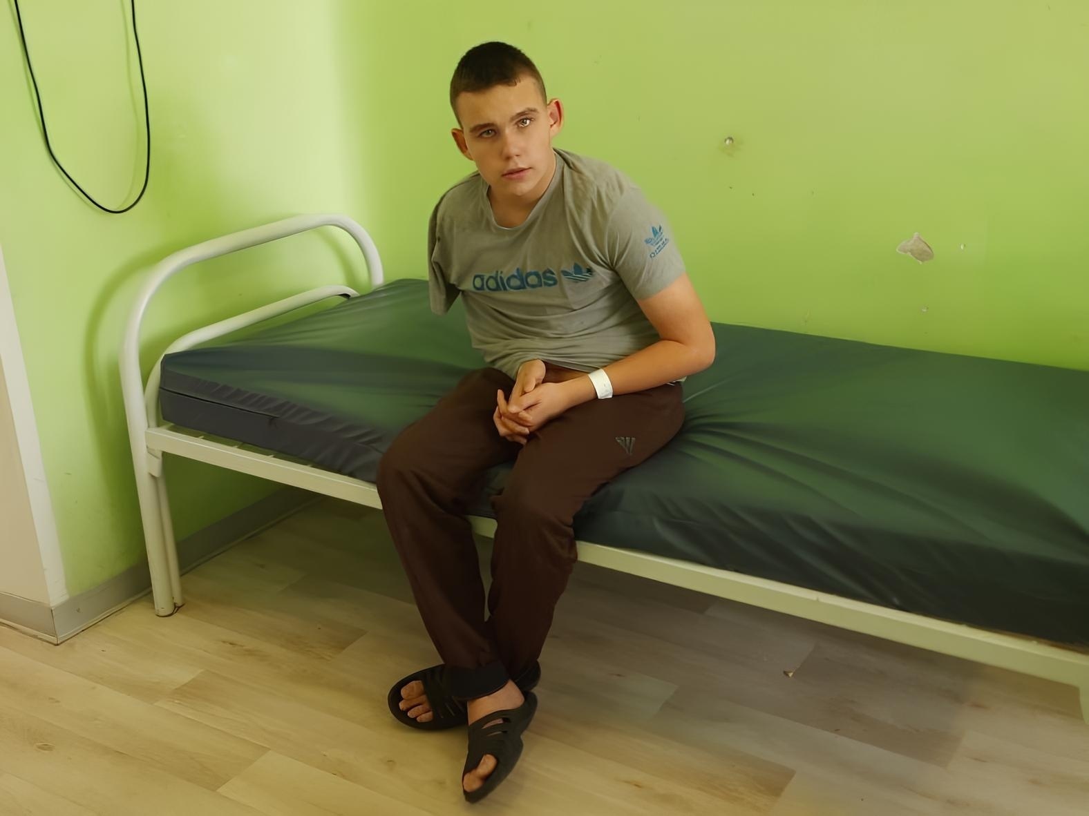 Богдан – сирота, ему нужна помощь нянь на время реабилитации после операции!