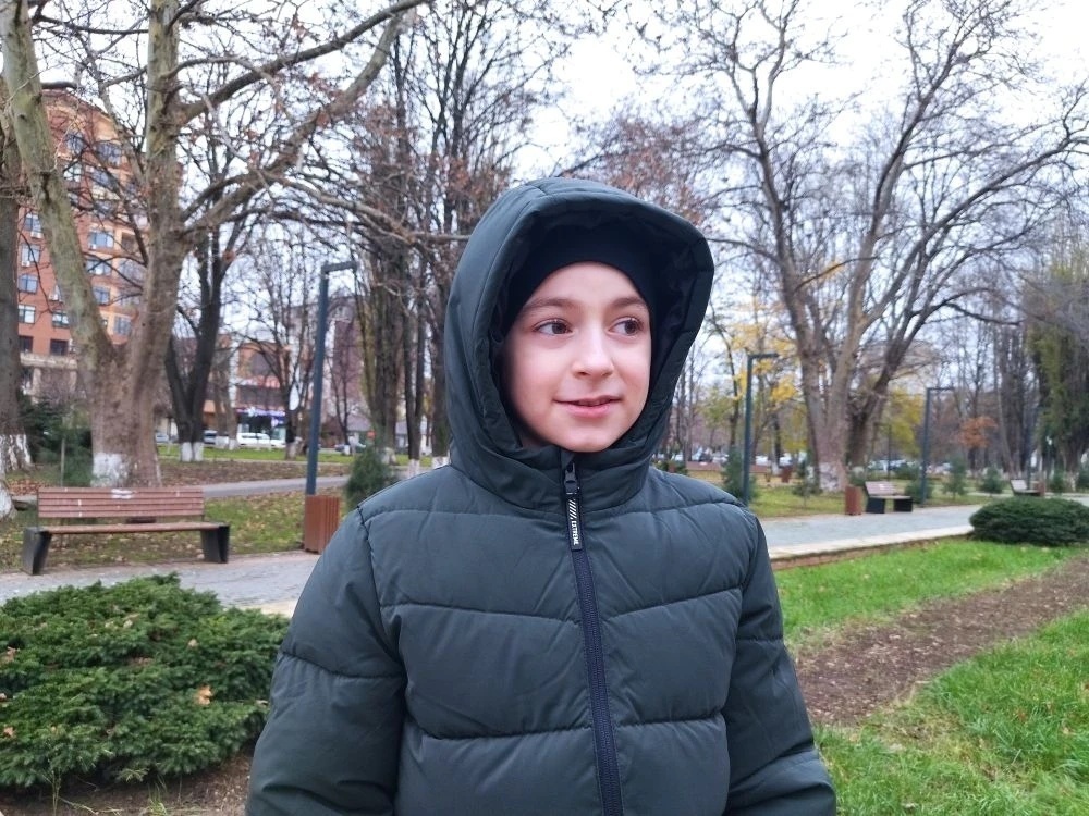 У Исы ЗПРР с аутистическим спектром. Для преодоления задержки в развитии мальчику необходим курс реабилитации