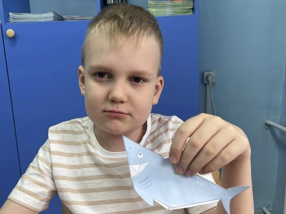 У Максима аутизм. Ему нужна реабилитация!