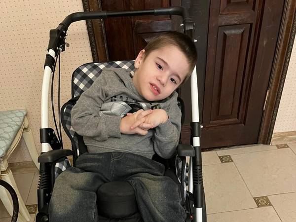 У Шамиля ДЦП и тяжёлые поражения центральной нервной системы. 
Ему нужна реабилитация!