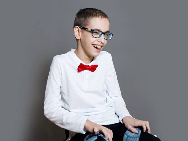 у Максима ДЦП, ему необходимы ходунки для свободного перемещения