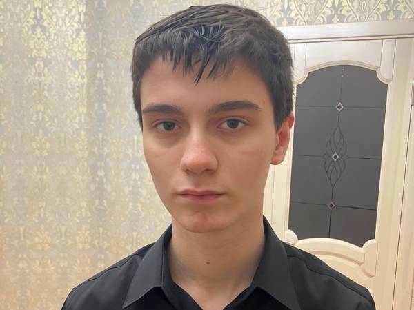 У Артама врожденный иммунодефицит, ему необходим курс дорогостоящих препаратов