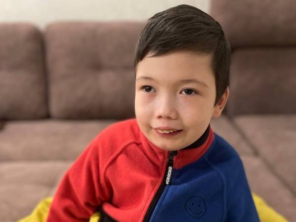 У Самира косоглазие, ему необходима операция!