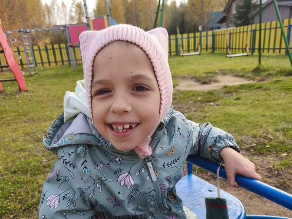 У Полины ДЦП, ей необходим курс массажа