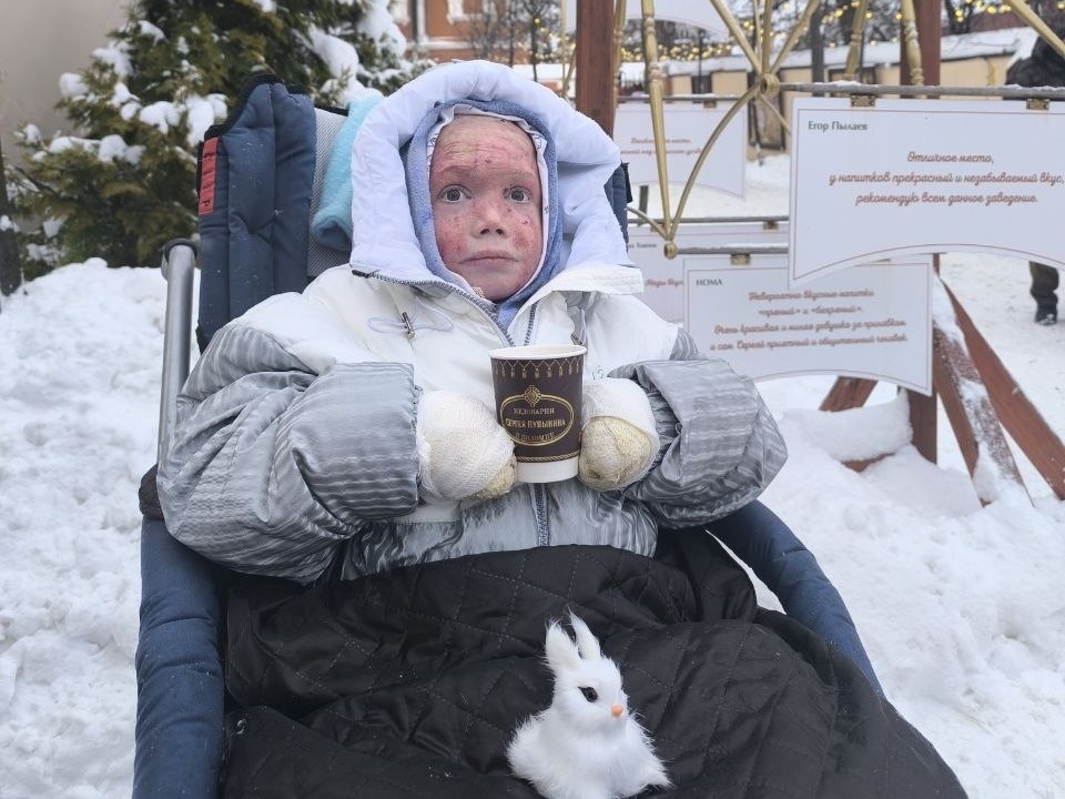 Лизе с диагнозом «буллёзный эпидермолиз» необходимы коллагеновые повязки