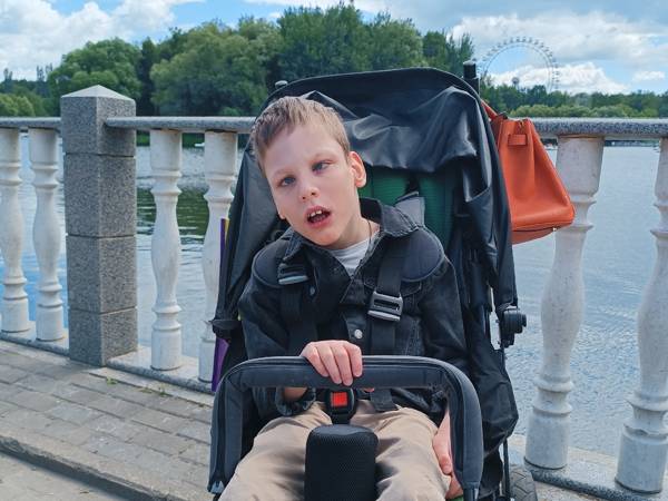 У Ярослава ДЦП, ему нужна реабилитация!