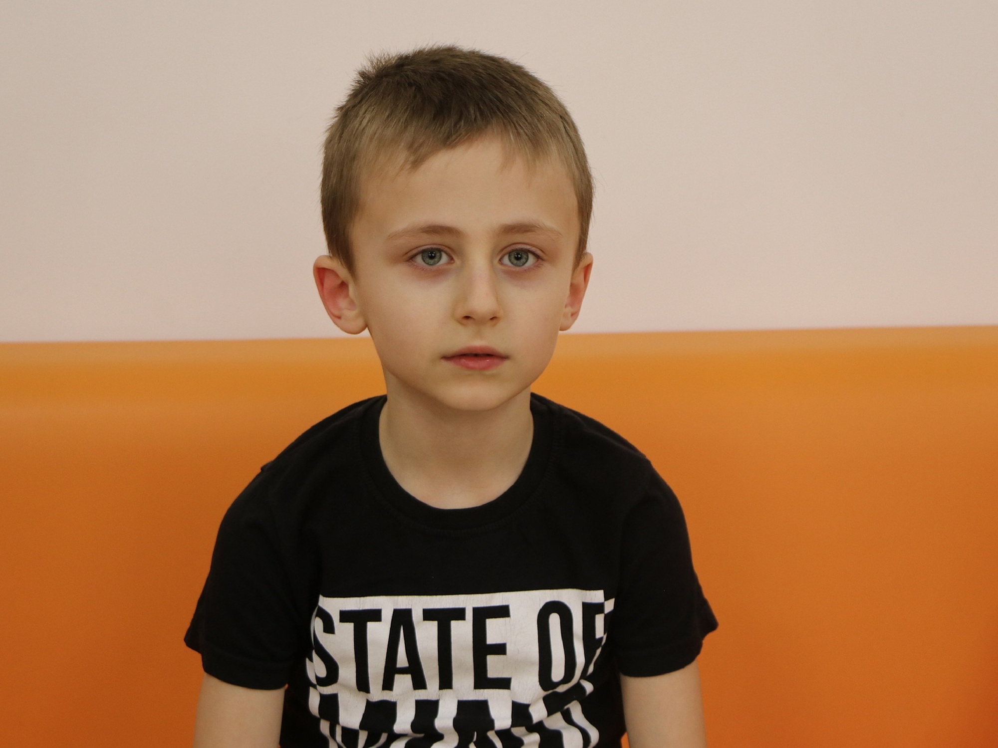 У Мухаммада задержка развития. Ему необходим курс реабилитационной терапии