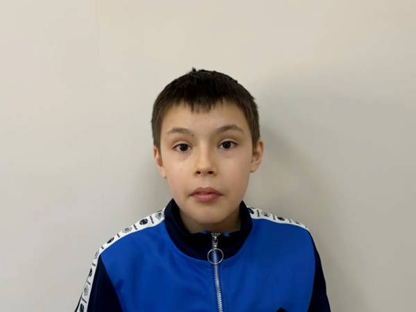 У Амира аутизм! Чтобы улучшить умственное и физическое развитие, мальчику требуется курс интенсивных занятий